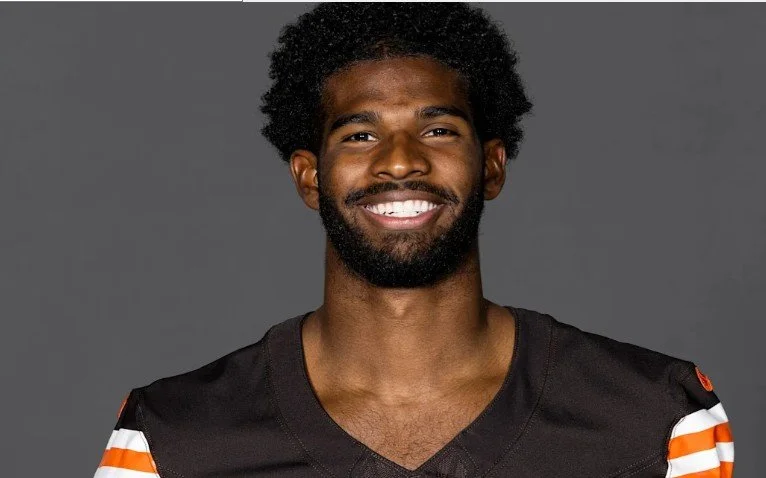 Loyalty Divided: Sanders vs Bears Puts Black Fans in the Middle